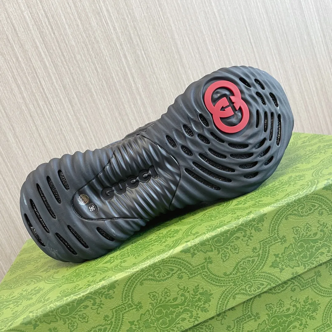 👟👟Ex-factory price 700👟👟 - the latest wave shoes; dad shoes; sports shoes; couple series... Gucci Ripple series sports shoes are made with innovative stitching technology, leather design with three-dimensional interlocking double G leather logo and Gucci letter metal logo embellishment, 3-color combination suction mold technology wavy outsole (soft/shock-absorbing/strong rebound) Original imported sheepskin ➕Original imported sheepskin lining ➕Original open-molded TPU suction mold 3-color outsole (sole thickness 5CM) Women's model 35-40 /